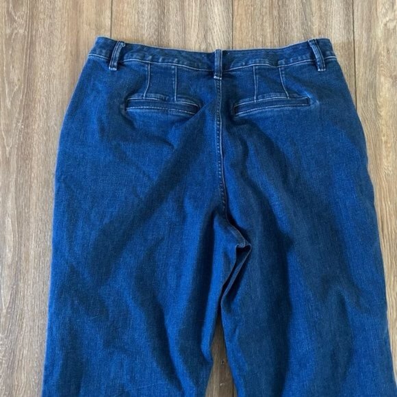 Lane Bryant Sz 16 High Rise Wide Leg Jeans, Signature Fit Flex Magic Waistband - Picture 12 of 15